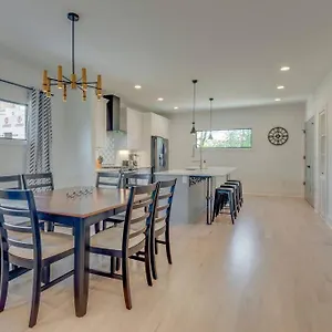 Luxury Downtown Nash/roofdeck/11 Beds Holiday home